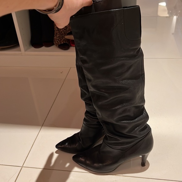 Stunning Chanel knee-high leather boots. - Picture 3 of 5